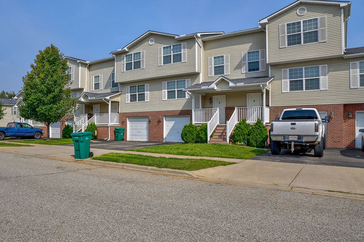 Best 2 Bedroom Apartments in Zanesville City, OH: from $743 | RENTCafé